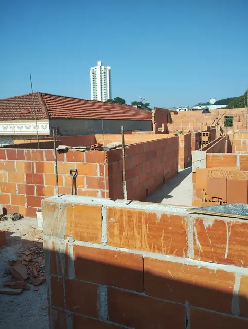 Alvenaria estrutural e laje treliçada em residência